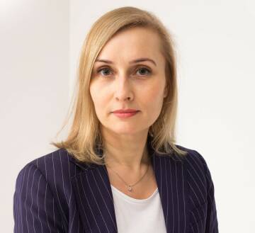 Anna Jakubowska – Psycholog kliniczny i psychoterapeutka online Anna Jakubowska, psycholog kliniczny i certyfikowana psychoterapeutka EAP, prowadzi psychoterapię indywidualną oraz dla par online, specjalizując się w zaburzeniach depresyjnych, lękowych i psychotycznych.